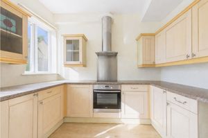 Kitchen- click for photo gallery